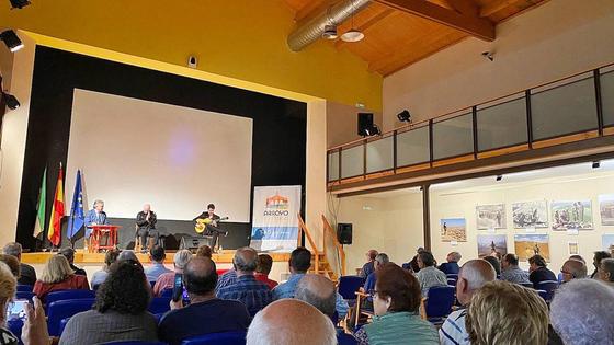 El arte del Porrina de Badajoz brilló en el Corral de Comedias de Arroyo de la Luz