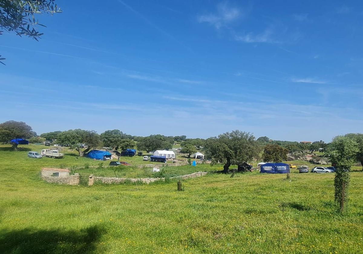 Imagen principal - Los arroyanos arroparon una vez más a su patrona en la vuelta a su santuario