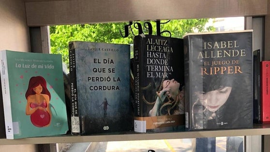 Nueva oferta en la Bibliocabina de la plaza durante la Semana del Libro