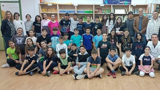 El cronista de Arroyo de la Luz vuelve a la escuela