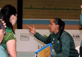 Flavia Lima volverá a dirigir al Extremadura Arroyo la temporada 24-25 en SF2.
