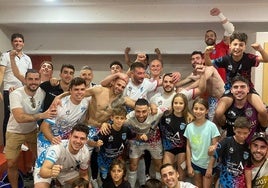 La alegría del Arroyo FS tras el último partido que le dio el paso a los play-off de ascenso.