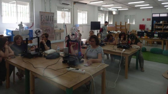 Las alumnas de Brozas de ConectadAs Extremadura participan en una sesión de Impresión 3D en el Circular FAB