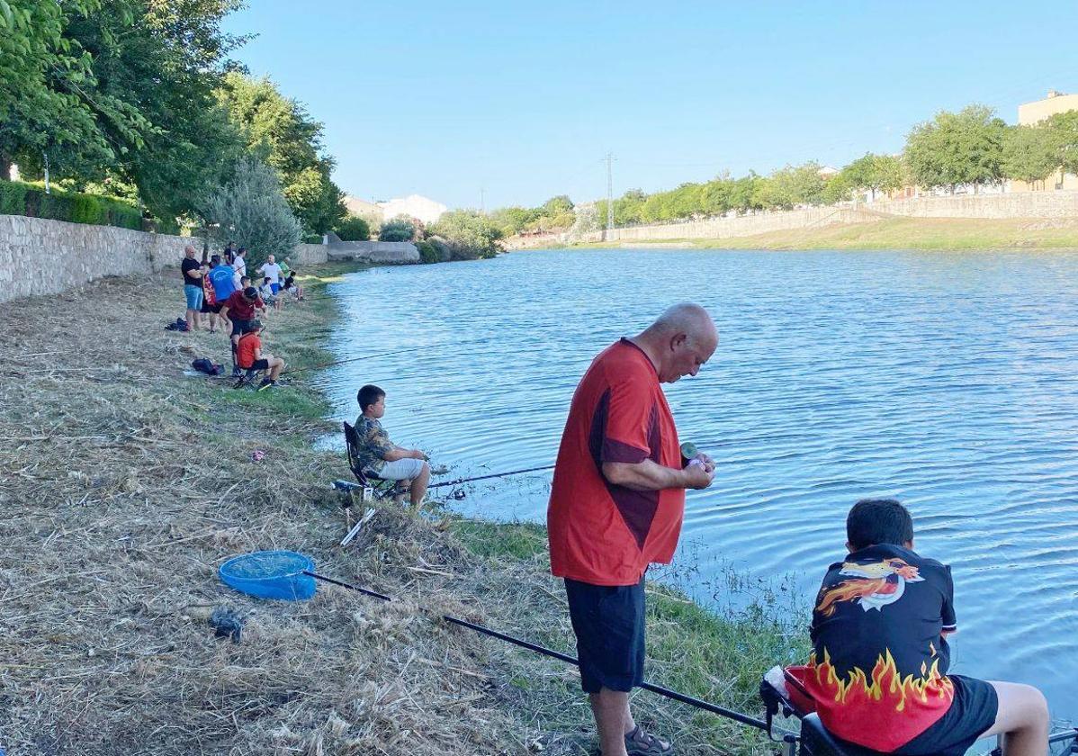 Imagen de archivo de una clase de la Escuela Municipal de Pesca de otro año.