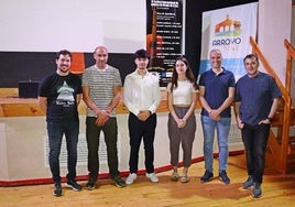 Carlos Caro, junto al concejal, Juan Antonio Lucas, el director del festival, Jacinto Sánchez y los guitarristas, Martín González, Isabel Mendo y Javier Lucío.