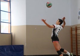 Carolina Afán en una acción de saque.