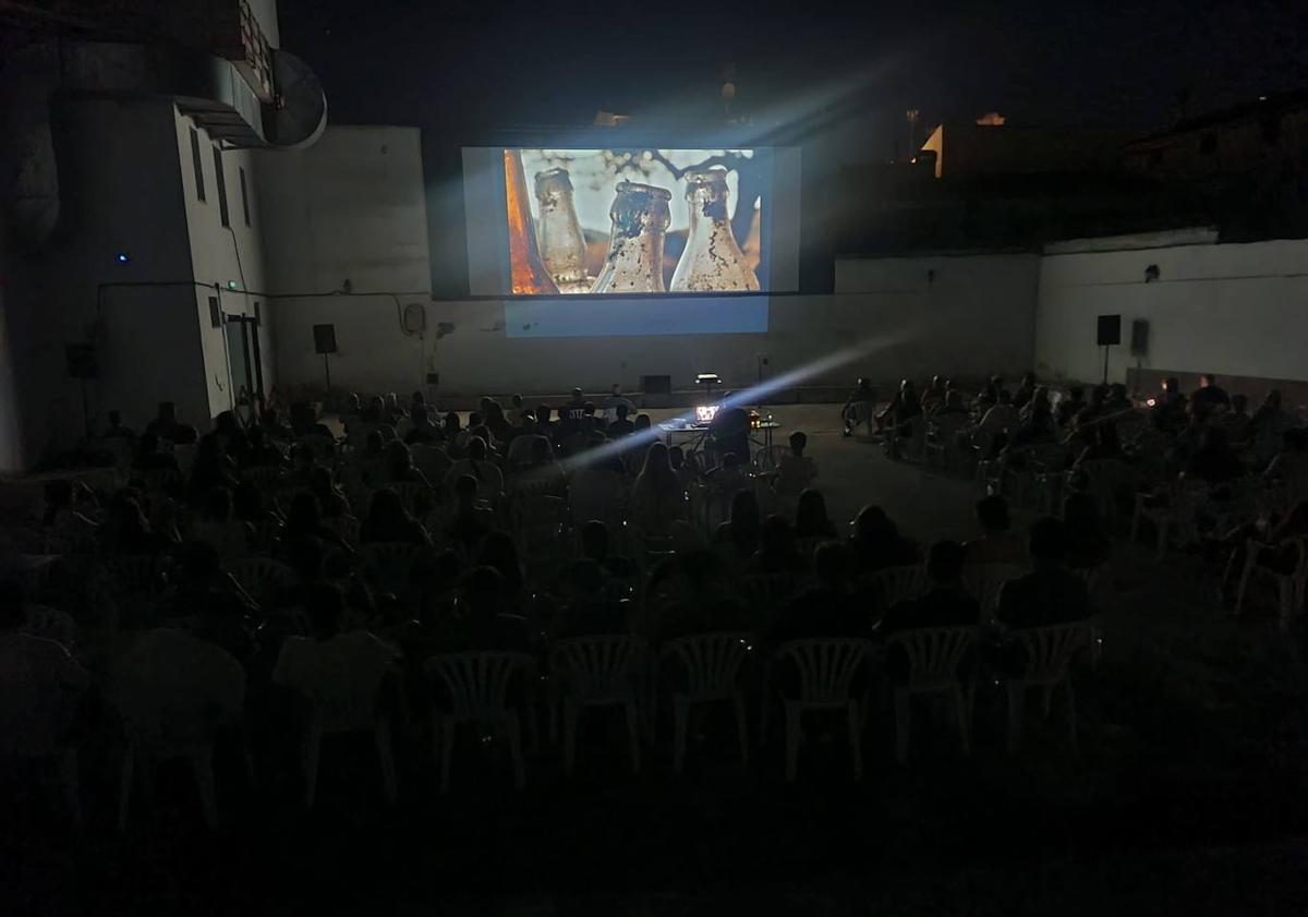 Imagen principal - El terror ha vuelto a conquistar un verano más a los arroyanos