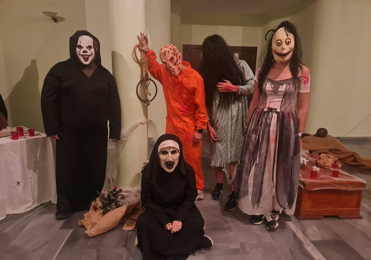 Imagen principal - El terror ha vuelto a conquistar un verano más a los arroyanos