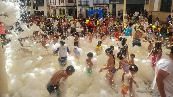 Los más pequeños han disfrutado de una refrescante mañana con la Fiesta del Agua