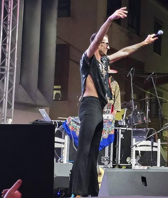 Imagen secundaria 2 - 'BBT Otra' abrió la Feria de Septiembre con la lectura del pregón