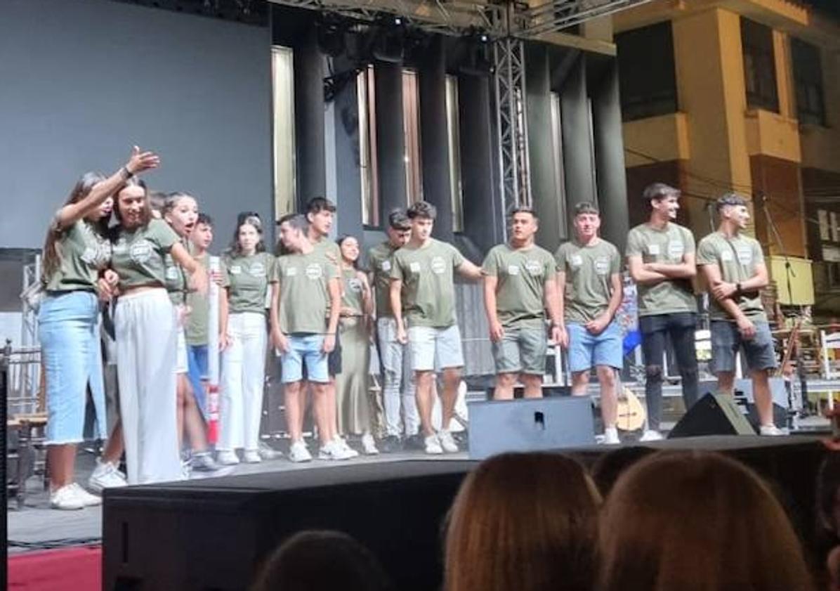 Imagen principal - Los fuegos artificiales pusieron el broche de oro a las Ferias y Fiestas de Septiembre
