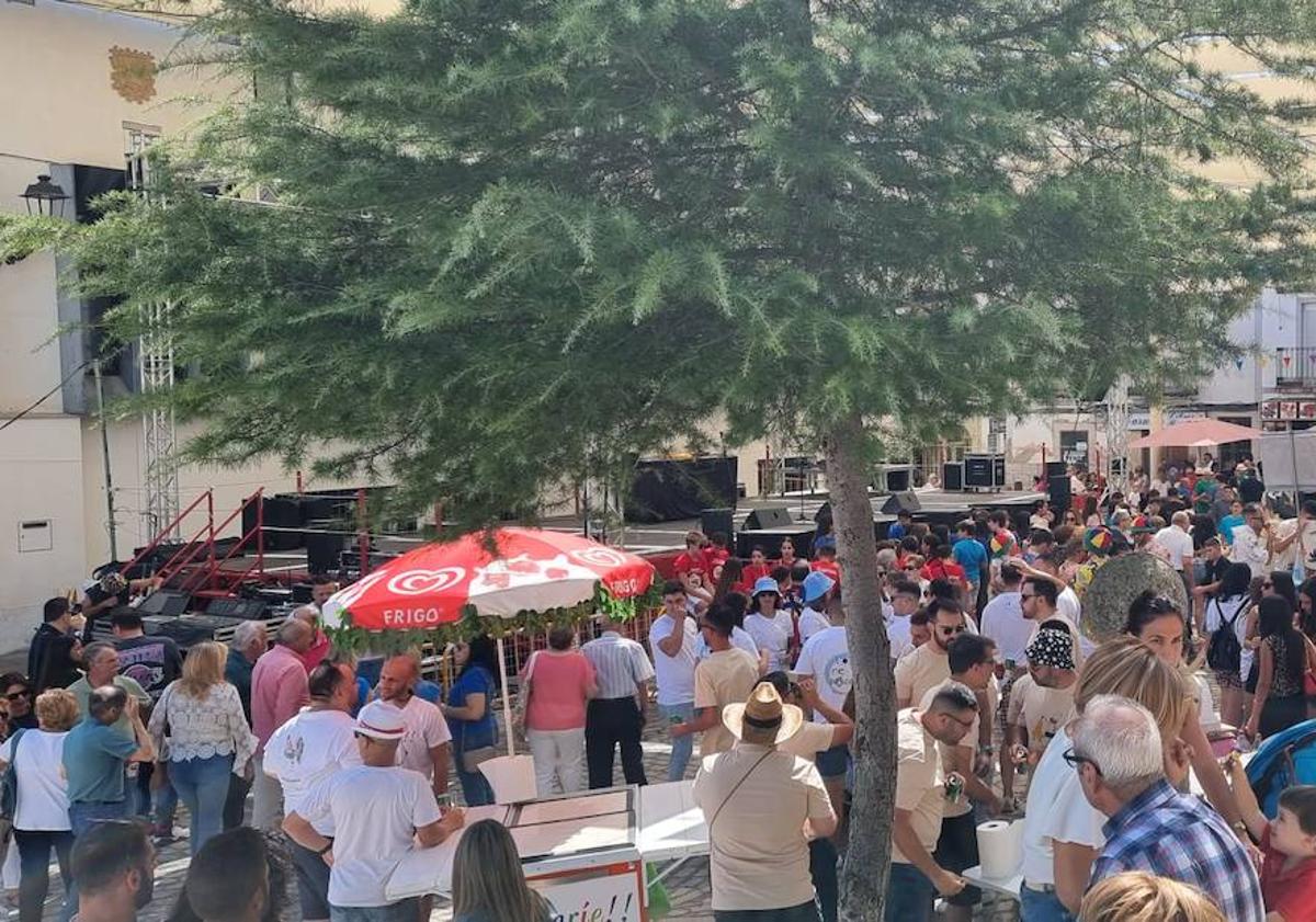 Imagen principal - Los fuegos artificiales pusieron el broche de oro a las Ferias y Fiestas de Septiembre