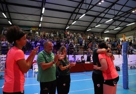 Janine Sandell recibe el aplauso de todos los presentes en el Pabellón de Arroyo de la Luz.