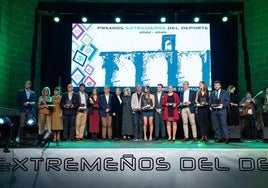 El alcalde arroyano recogió el premio en nombre de todo el pueblo.