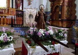 Fotografía de archivo de San Pedrino engalanado para la procesión de una edición anterior.