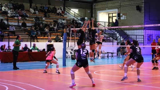 El Extremadura Arroyo sigue intratable en su cancha y vence 3-0 a Arona