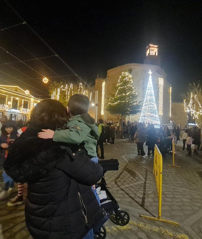 Imagen secundaria 2 - Arroyo de la Luz se viste de Navidad