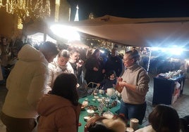 Fotografía de archivo del mercado navideño de Arroyo de la Luz.