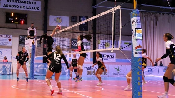 El Extremadura Arroyo arranca un set (3-1) pero no puede con Torrelavega
