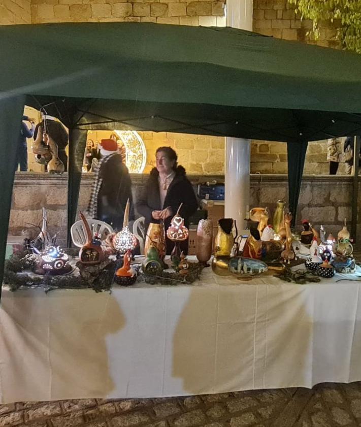 Imagen secundaria 2 - La Plaza de la Constitución se llenó un año más con el Mercado Navideño