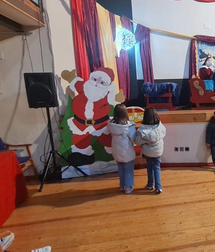 Imagen secundaria 2 - Papá Noel recibió las cartas de los niños de Arroyo de la Luz