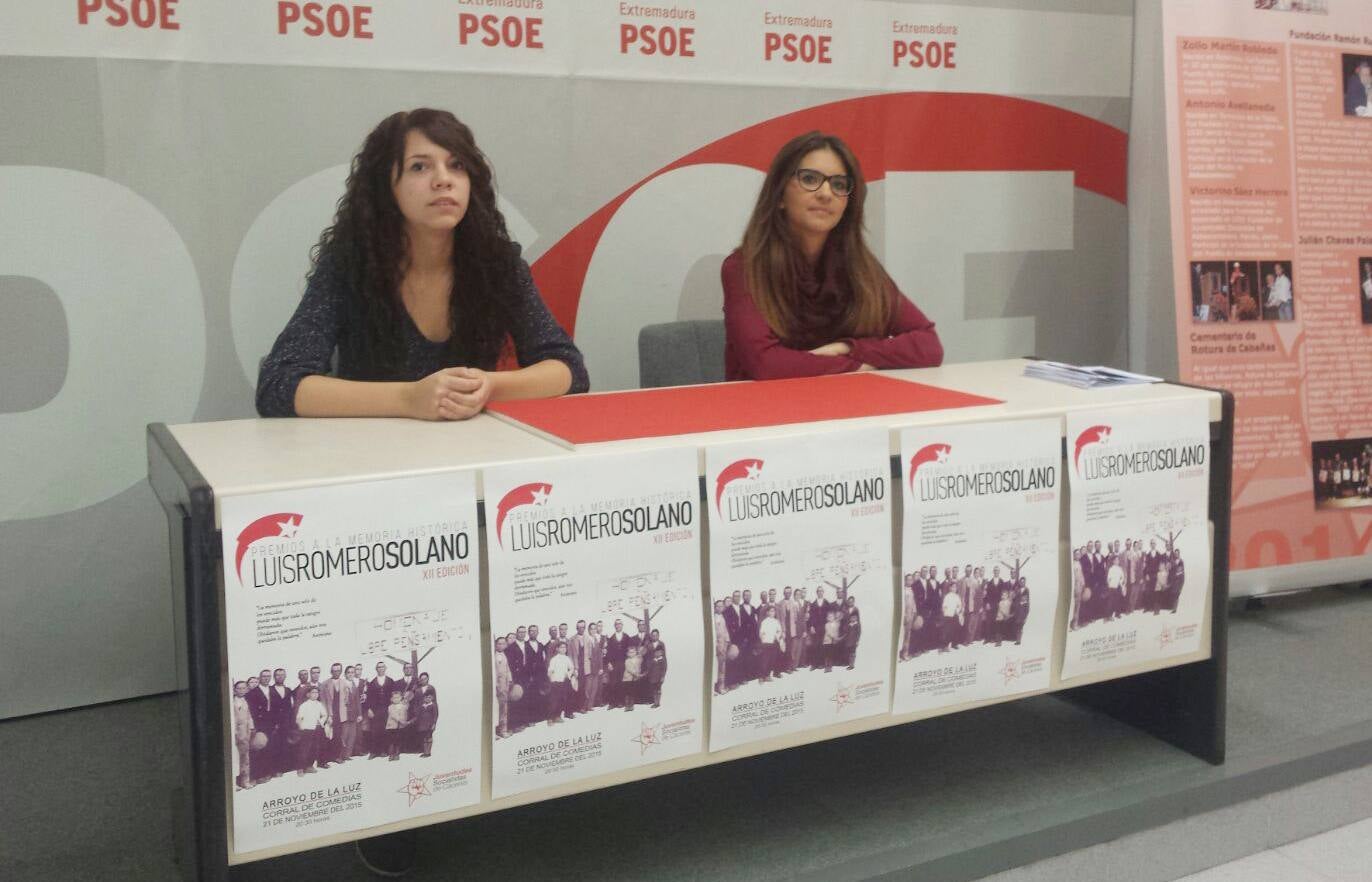 Paula Rodríguez, secretaria provincial de JJ.SS, y Mariluz Parro, secretaria de Arroyo de la Luz de JJ.SS.