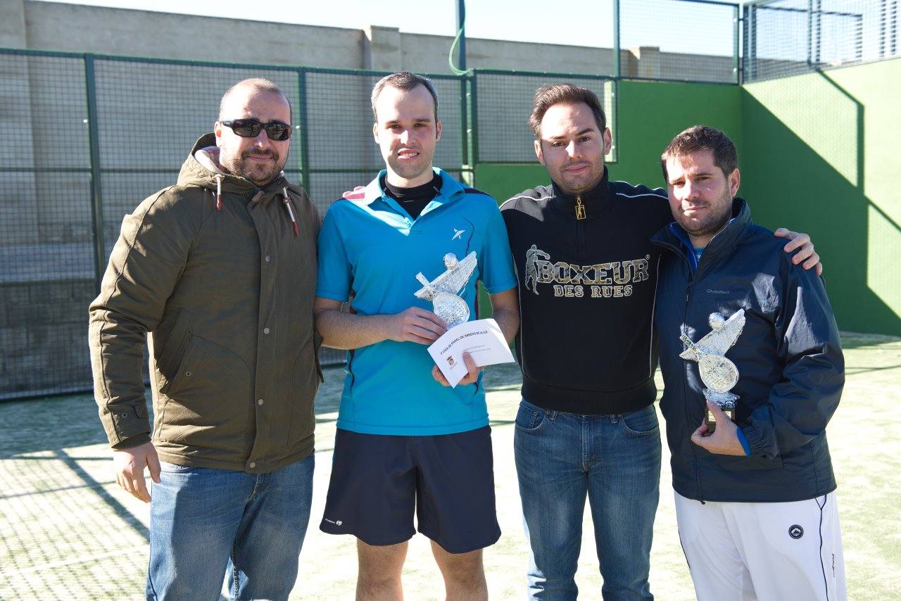 Carlos Caro y Daniel Bocadulce junto a los concejales Pedro Solana y José Ángel Berdejo. 