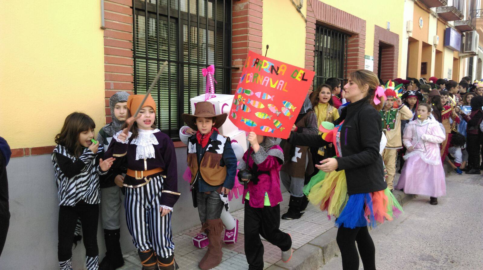 Desfile de Carnaval por las calles del pueblo. 