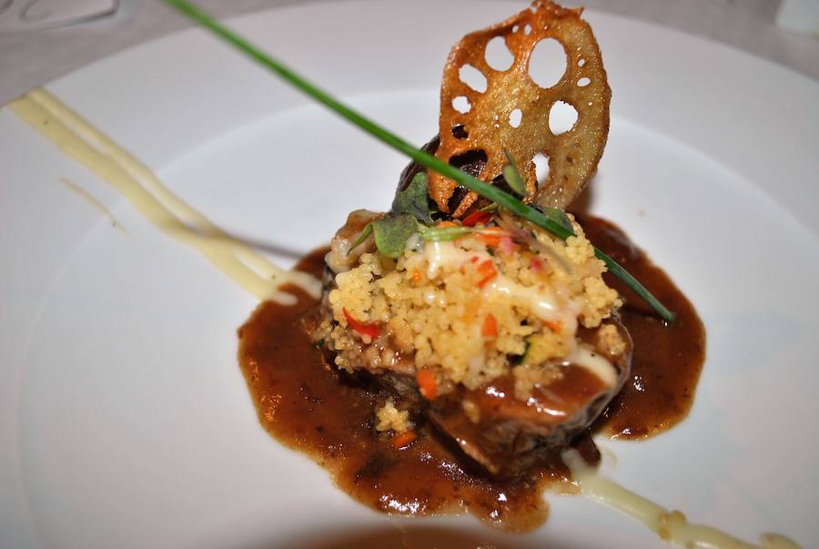 Primer Premio para el restaurante 'Entre2' por su Solomillo con ciruelas, crema de trufas y cous cous de verduras.