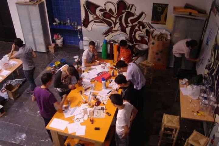 Una actividad de artes plásticas celebrada en el ECJ. 