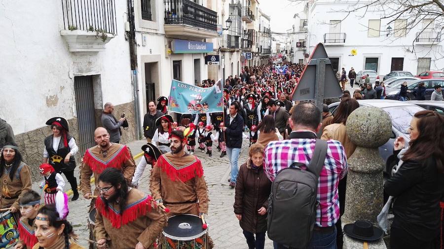 Más de 1300 personas y 68 comparsas han participado en el Carnaval arroyano