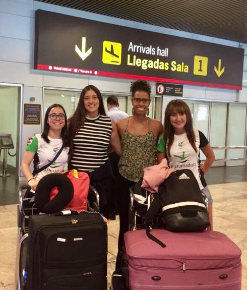 El Extremadura Arroyo 30 ya cuenta con sus jugadoras extranjeras, mientras sigue buscando una central