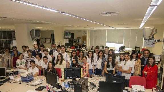 Ganadores del año pasado en la redacción del Diario HOY