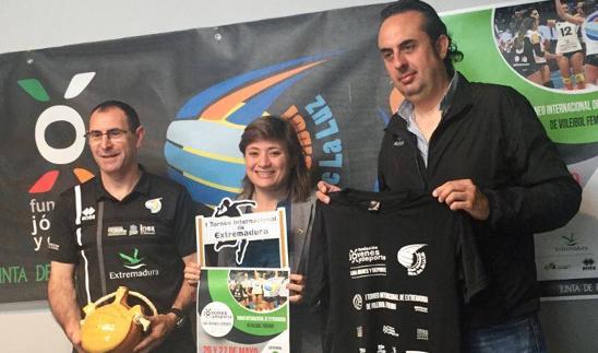 Adolfo Gómez, junto a Conchi Bellorín y Juan Luis Martín durante la presentación del Torneo 