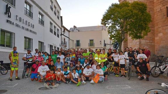La VI Ruta Nocturna Ciclista de Arroyo de la Luz reunió a 85 participantes