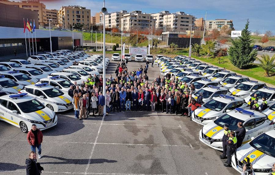 Alcaldes y policías locales junto a Miguel Ángel Gallardo. 