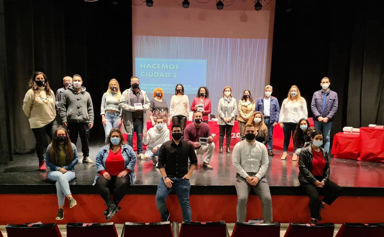 Se gradúan los alumnos de la Escuela Profesional Hacemos Ciudad II