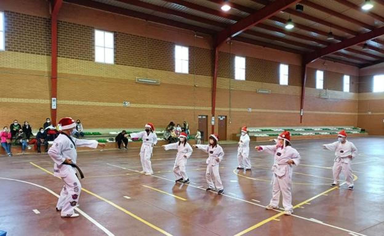 Durante una exhibición de taekwondo en la región 