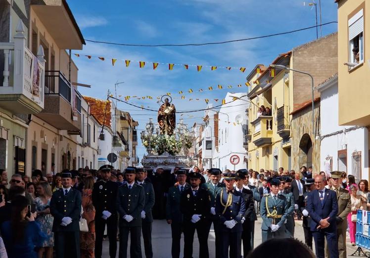 Imagen principal - Calamonte disfruta de unas multitudinarias fiestas de San José