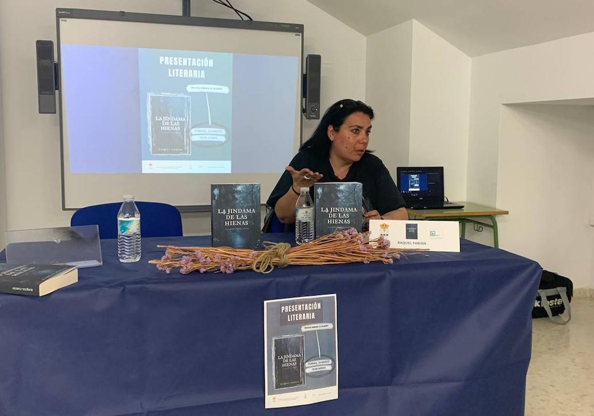 Raquel Fabián presentó en Calamonte 'La Jindama de las Hienas'