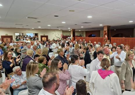 Imagen secundaria 1 - Más de 200 personas asistieron al acto de presentación.