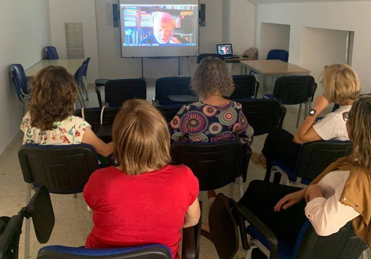 Varios usuarios disfrutaron del encuentro virtual con el autor Arturo Picazo