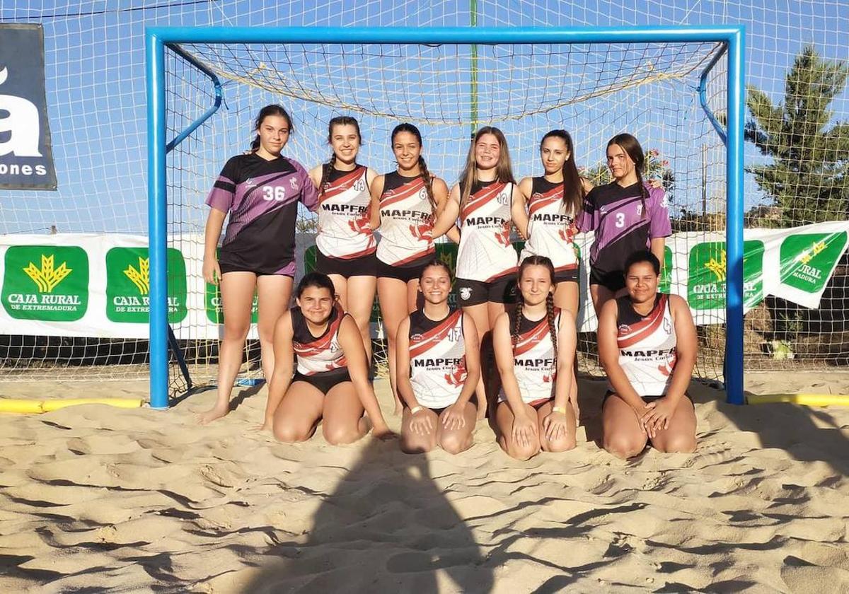 El cadete femenino de balonmano playa de la UPPM logra un sexto puesto en Alburquerque