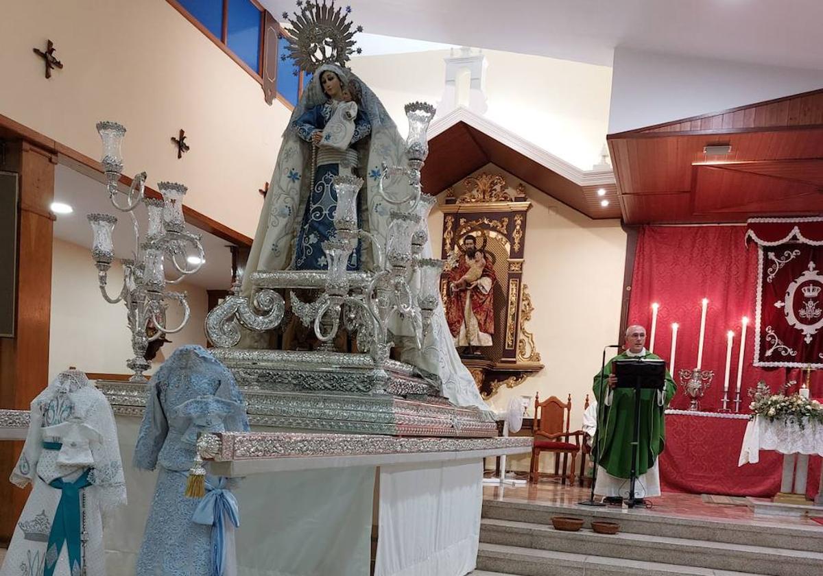 La Hermandad Ntra. Sra. del Rosario de Calamonte presenta el nuevo paso de la Virgen