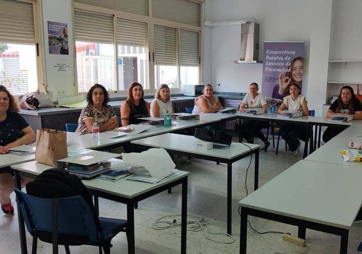 Imagen principal - Comienza el curso de Atención Sociosanitaria a Personas Dependientes en Instituciones Sociales