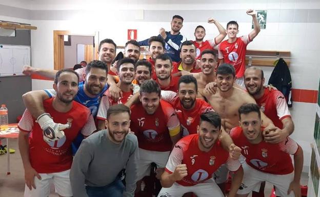 Jugadores del 'Campa' celebrando la última victoria en liga. 