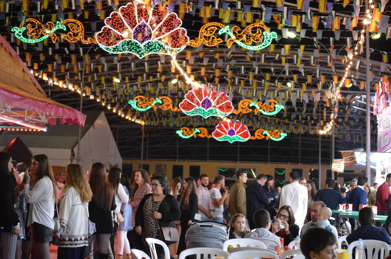 El sol reinante durante los días de feria echó a los campanarienses a la calle para disfrutar de esta cita festiva en honor a la Virgen de Piedraescrita, que salió en procesión el día 30