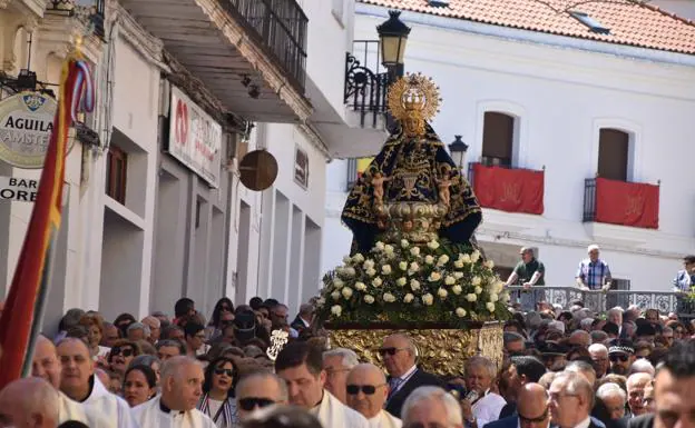 La Virngen de Piedraescrita durante la procesión de este año. 