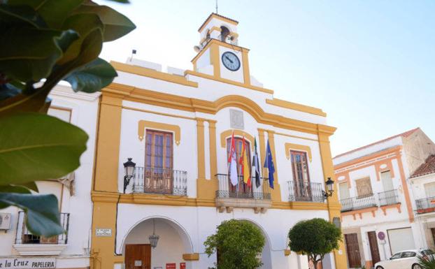 Fachada del Ayuntamiento de Campanario. 