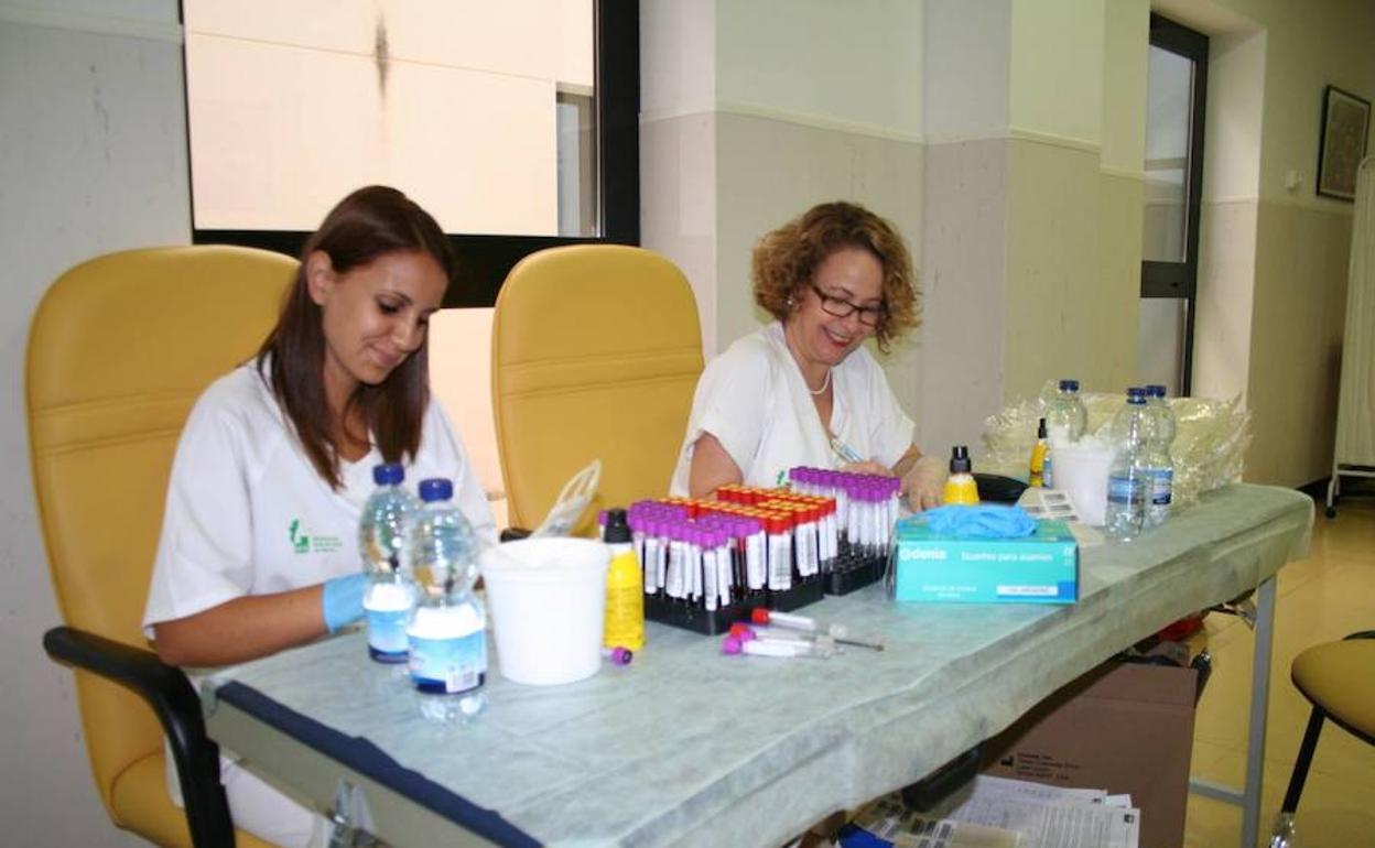 Equipo del Banco de Sangre de Extremadura en una de las extracciones. 
